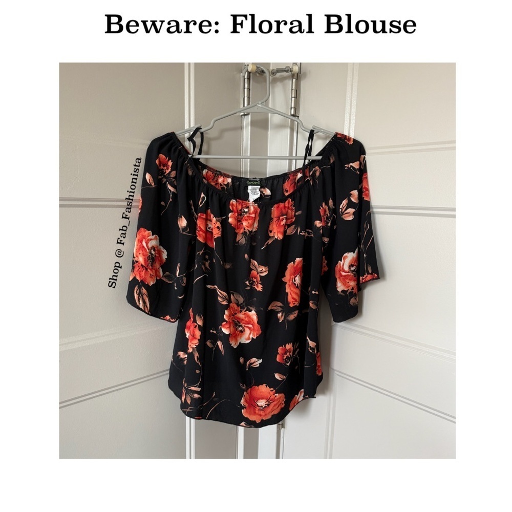 🛍️ Floral Blouse size Medium